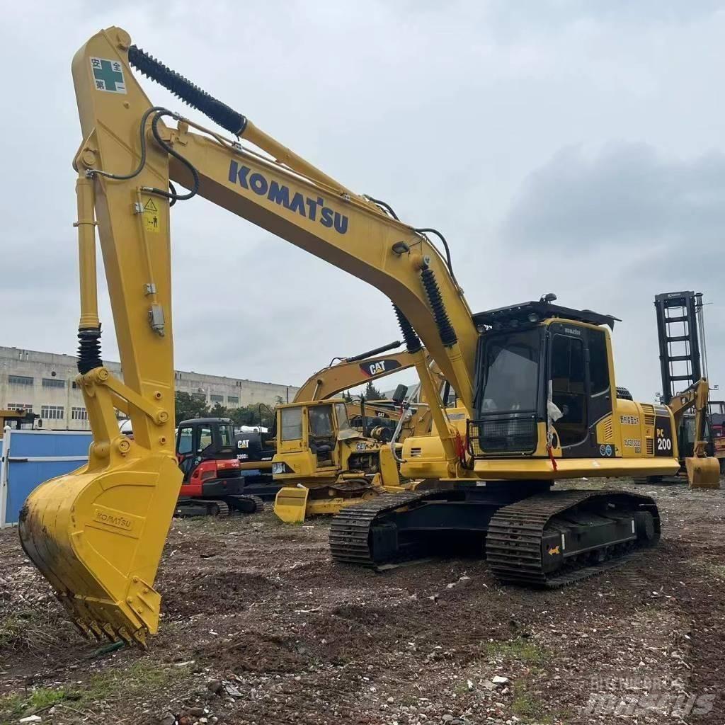 Komatsu pc200- 8 Roomikekskavaatorid