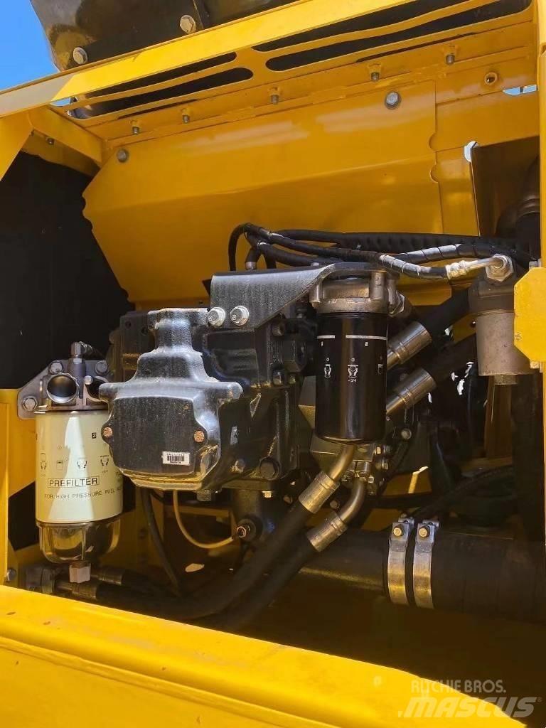 Komatsu pc200- 8 Roomikekskavaatorid