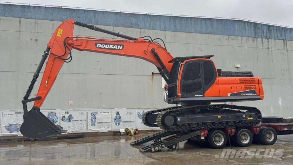 Doosan DX 225 LCA Roomikekskavaatorid