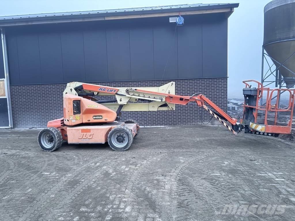 JLG 450aj Iseliikuvad poomtõstukid