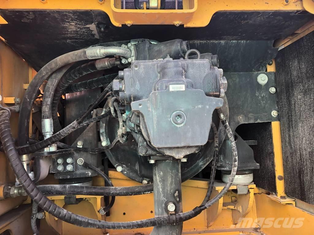 Komatsu 350 Roomikekskavaatorid