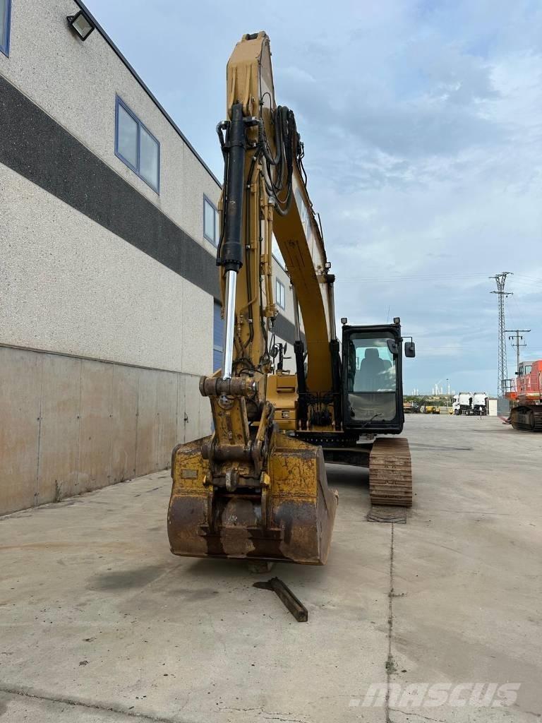 CAT 323 D LN Roomikekskavaatorid