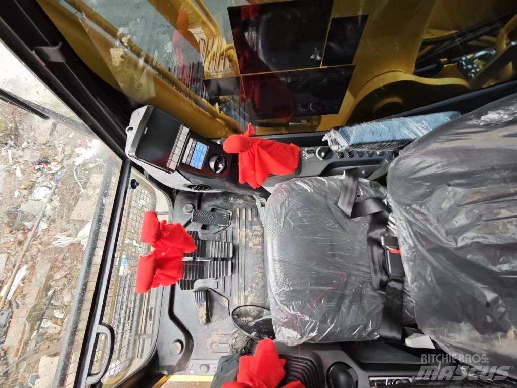 Komatsu PC 220-8 Roomikekskavaatorid