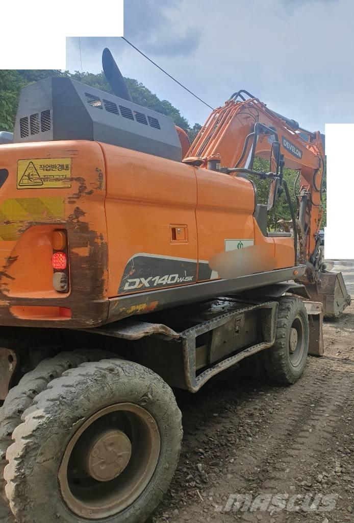 Doosan DX 140 W Ratasekskavaatorid