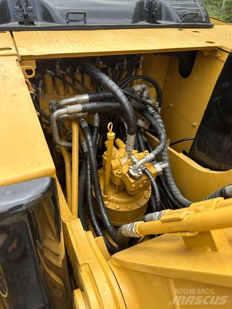 CAT 320D Roomikekskavaatorid