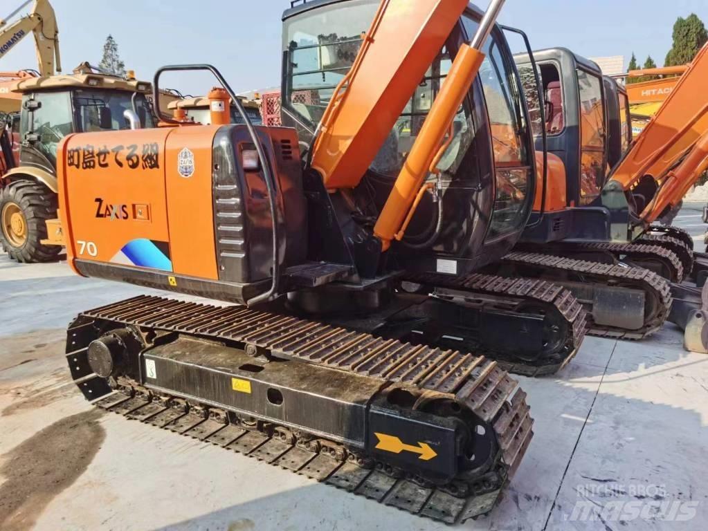 Hitachi ZX 70 Väikeekskavaatorid 7t-12t