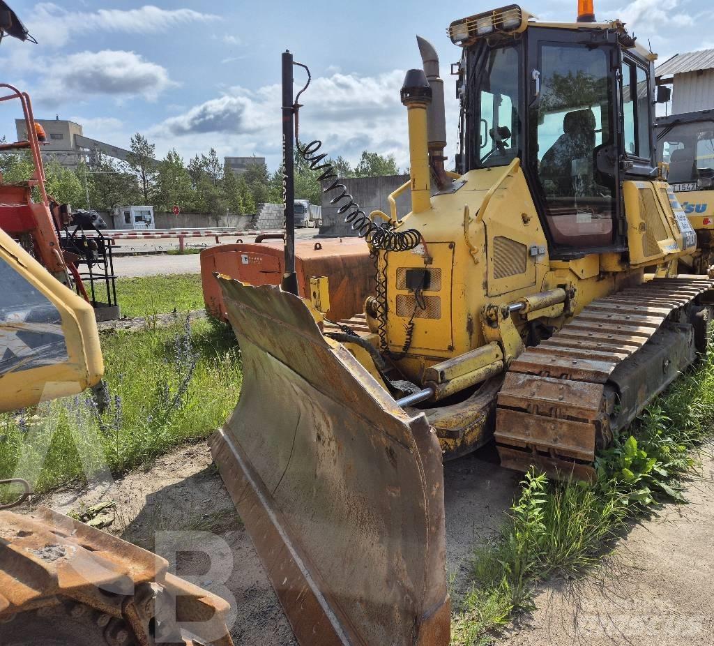 Komatsu D 51 EX-22 Buldooserid