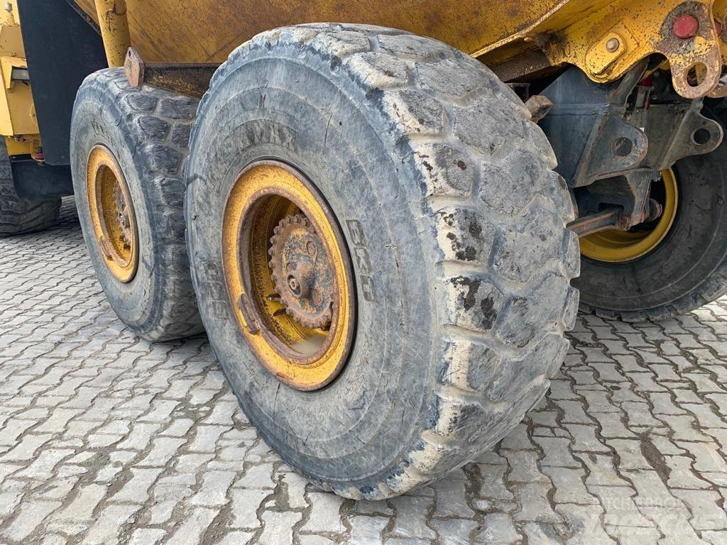 Komatsu HM 300-2 Liigendraamiga pinnaseveokid