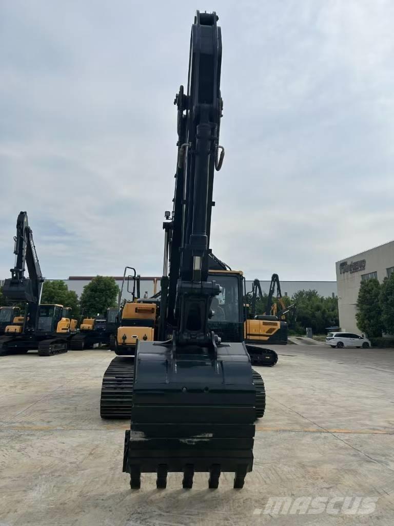 Hyundai HX 220 L Roomikekskavaatorid