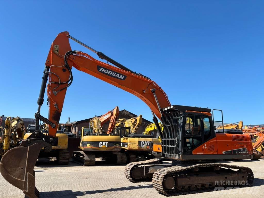 Doosan DX 255 NLC-5 Roomikekskavaatorid