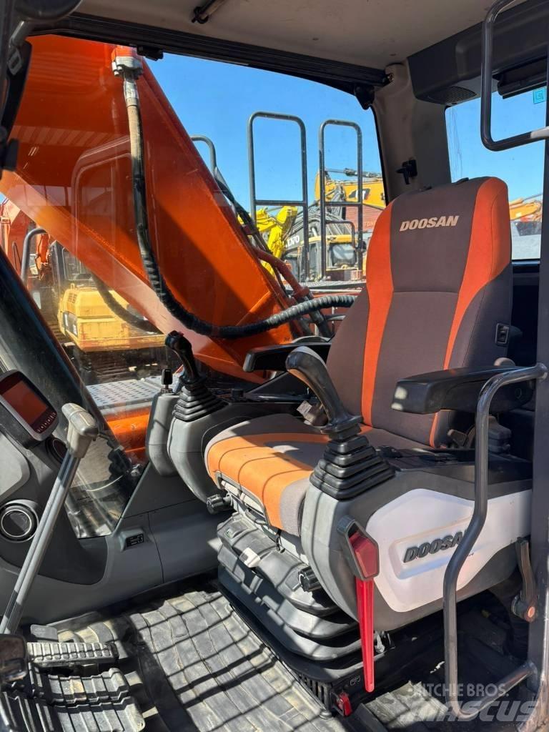 Doosan DX 255 NLC-5 Roomikekskavaatorid