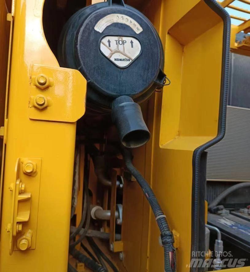 Komatsu PC 160 LC Roomikekskavaatorid