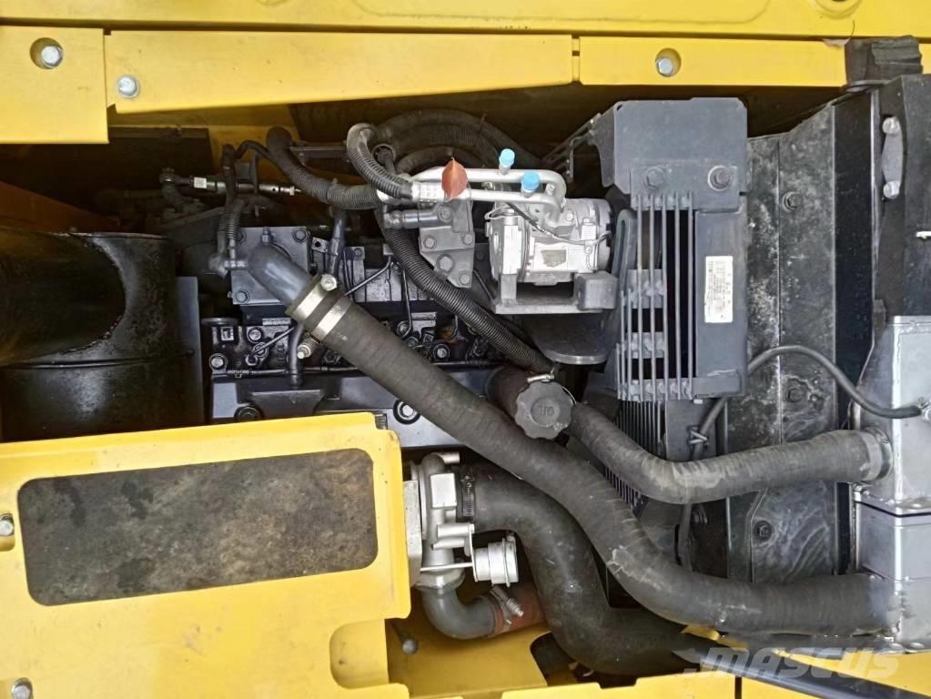 Komatsu PC130-7 Roomikekskavaatorid