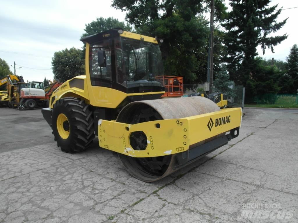 Bomag BW 213 DH-5 Ühe trumliga rullid