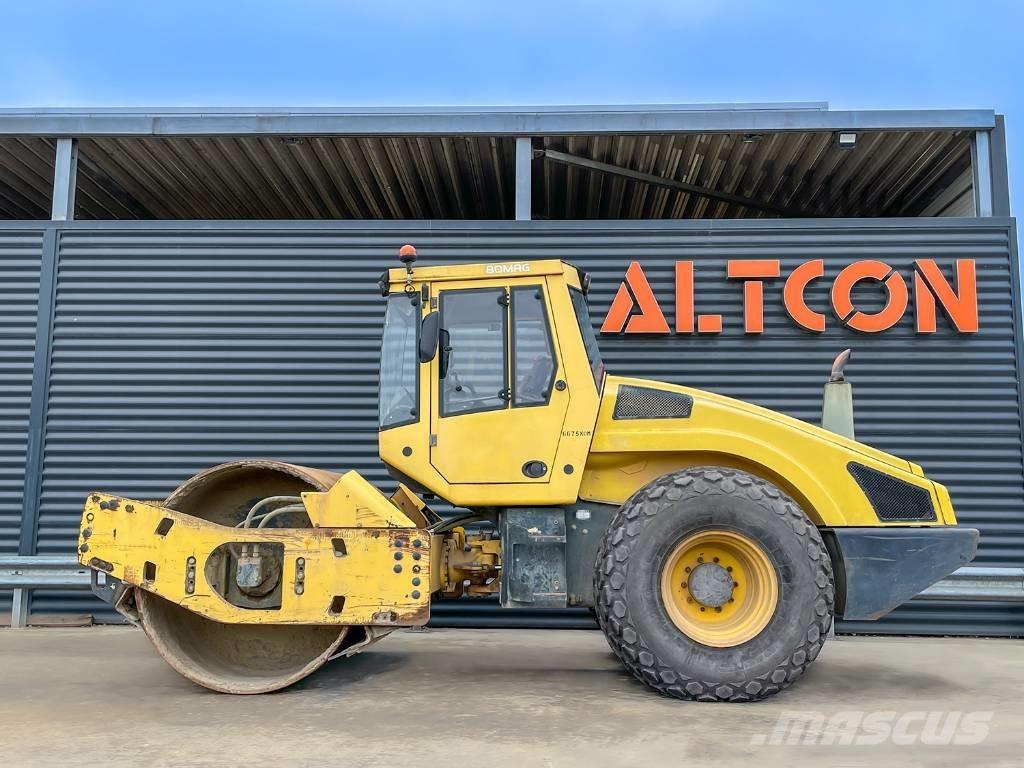Bomag BW 213 DH-4 Ühe trumliga rullid
