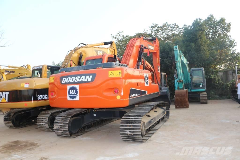 Doosan dx225 Roomikekskavaatorid