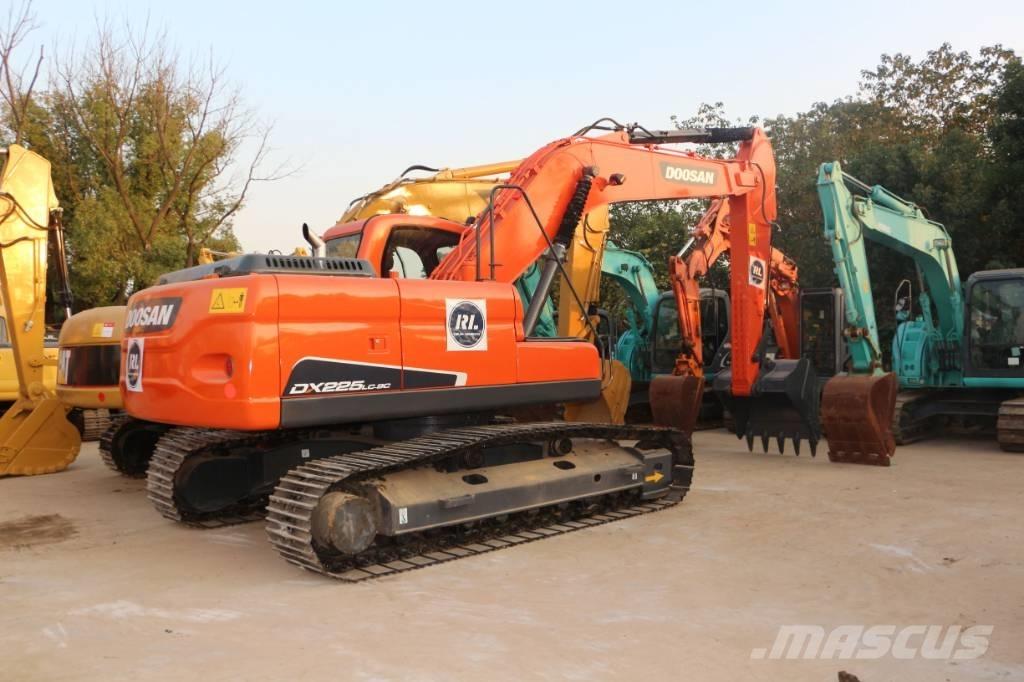 Doosan dx225 Roomikekskavaatorid
