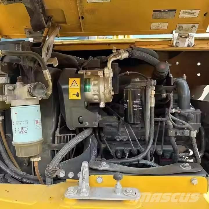 Komatsu PC 70 Roomikekskavaatorid