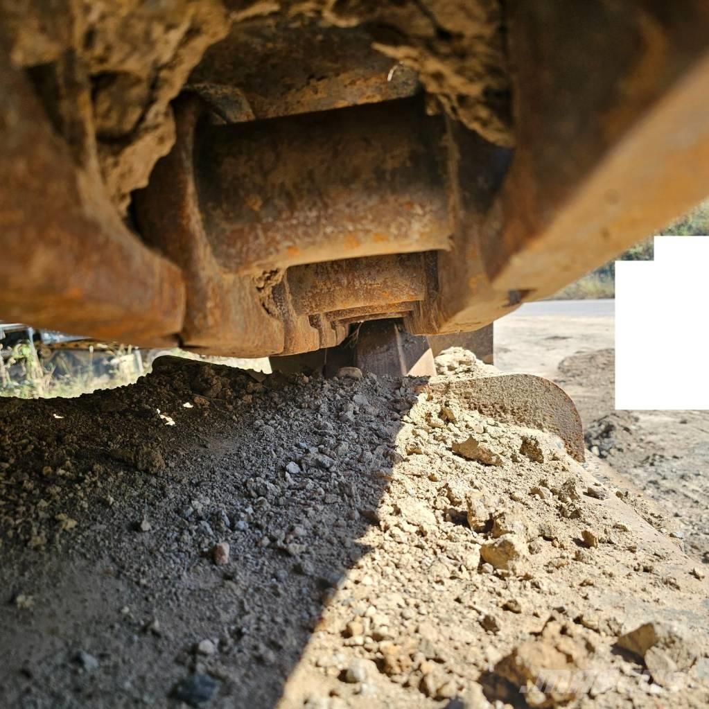 Hyundai Robex 300 LC Roomikekskavaatorid