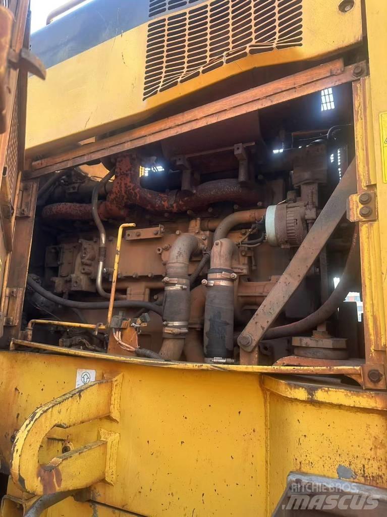 Komatsu WA 600-6 Rataslaadurid