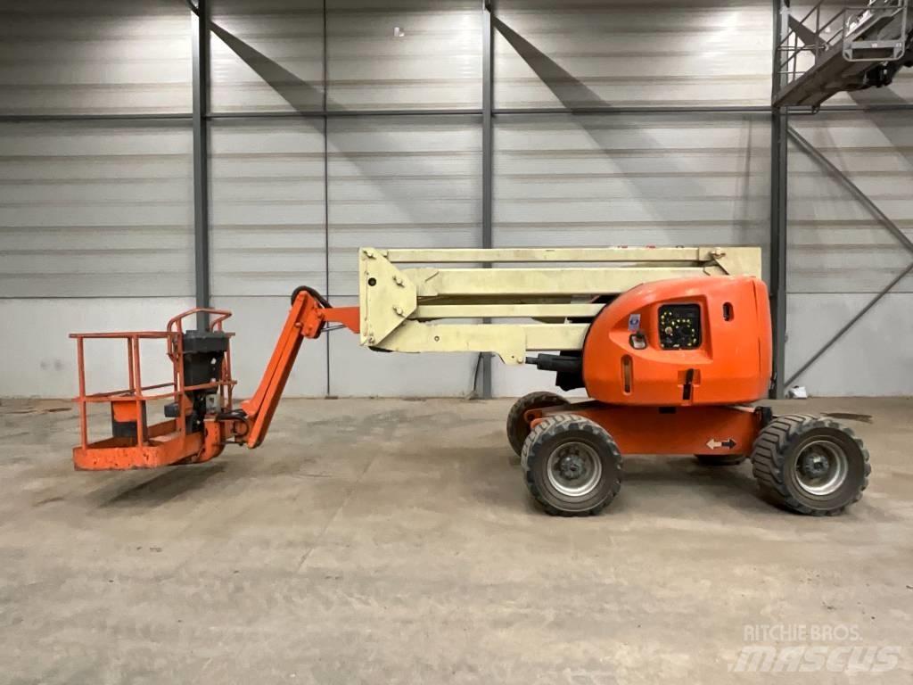 JLG 450 AJ Iseliikuvad poomtõstukid