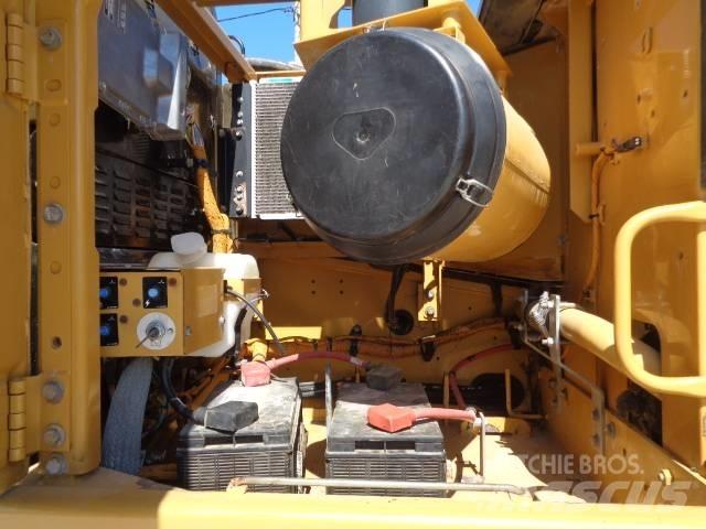CAT 330 D L Roomikekskavaatorid