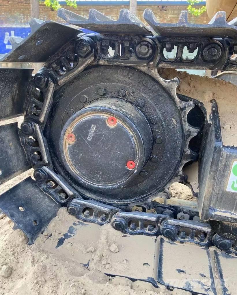 CAT 307 Roomikekskavaatorid