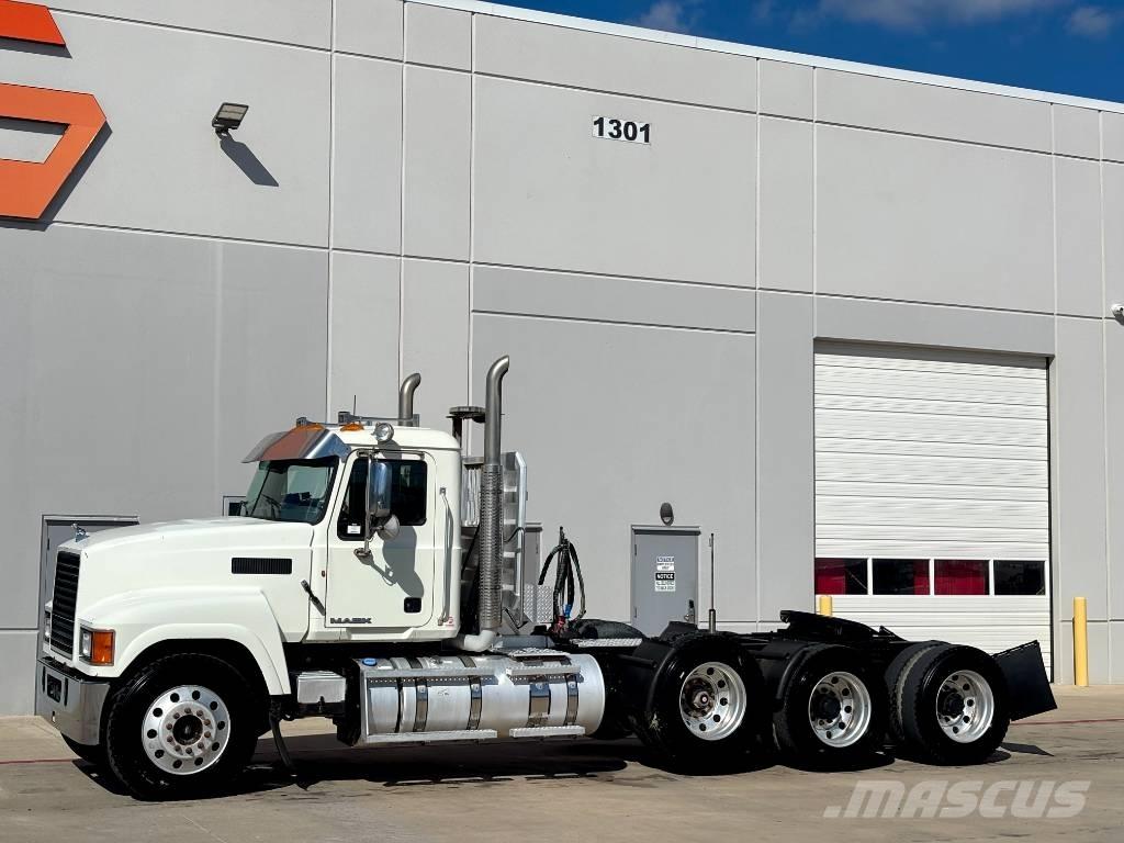 Mack CHU 613 Sadulveokid