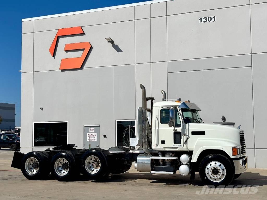 Mack CHU 613 Sadulveokid