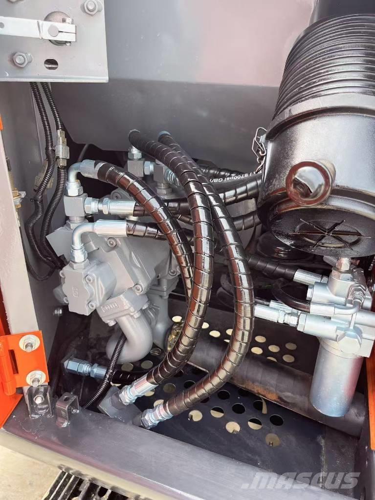 Hitachi ZX70 Roomikekskavaatorid