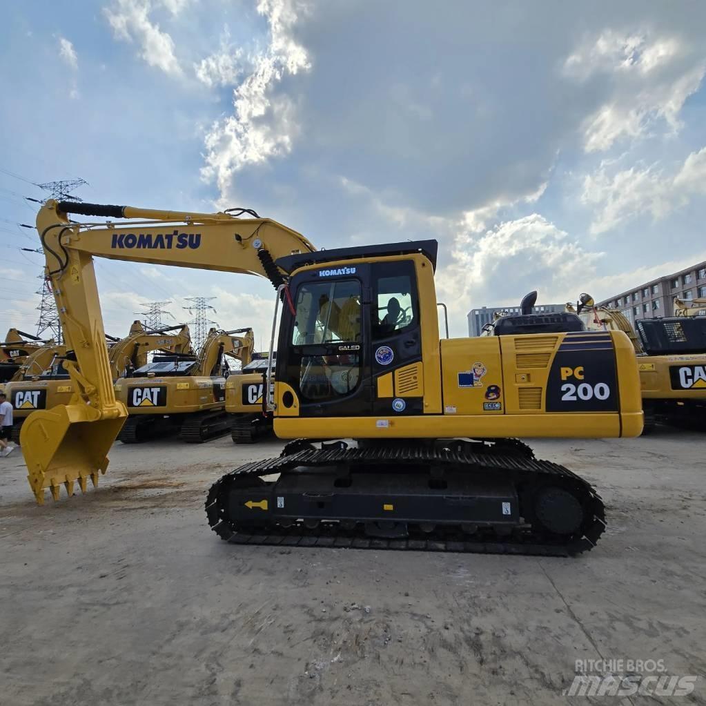 Komatsu PC 200-8 Roomikekskavaatorid
