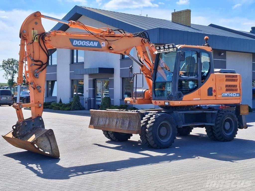 Doosan DX 140 W-3 Ratasekskavaatorid