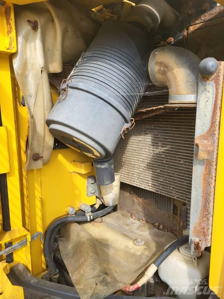 Komatsu PC138US-8 Roomikekskavaatorid