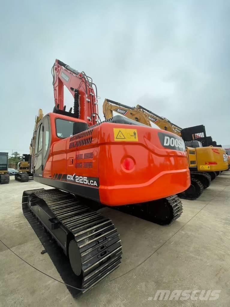 Doosan DX 225 LC Roomikekskavaatorid