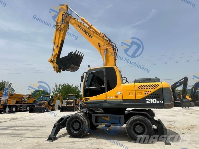 Hyundai R210W-9 Ratasekskavaatorid