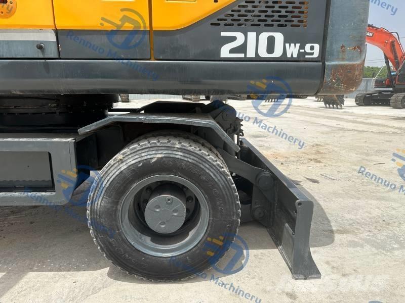 Hyundai R210W-9 Ratasekskavaatorid