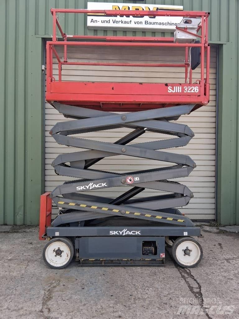 SkyJack SJ III 3226 Käärtõstukid