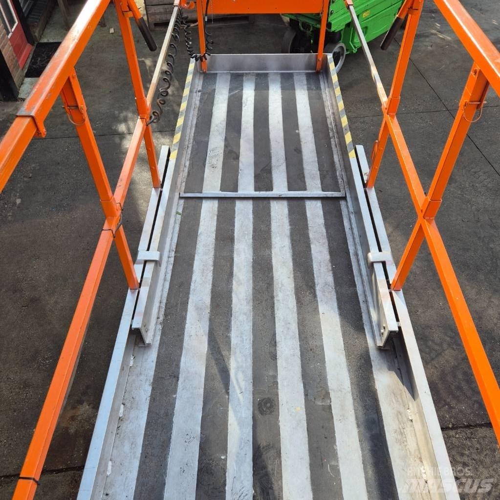 JLG 3246 ES Käärtõstukid