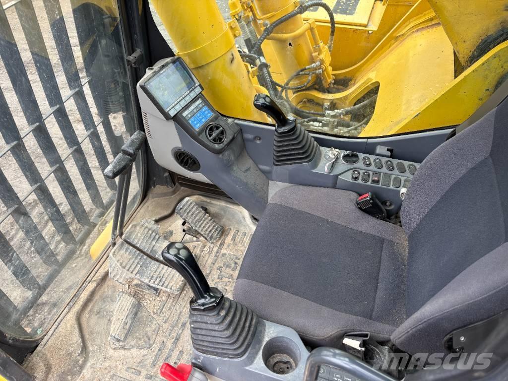 Komatsu PC700LC-11 Roomikekskavaatorid