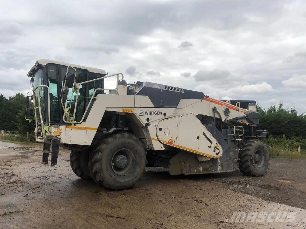 Wirtgen WR200i Pinnasetihendajad