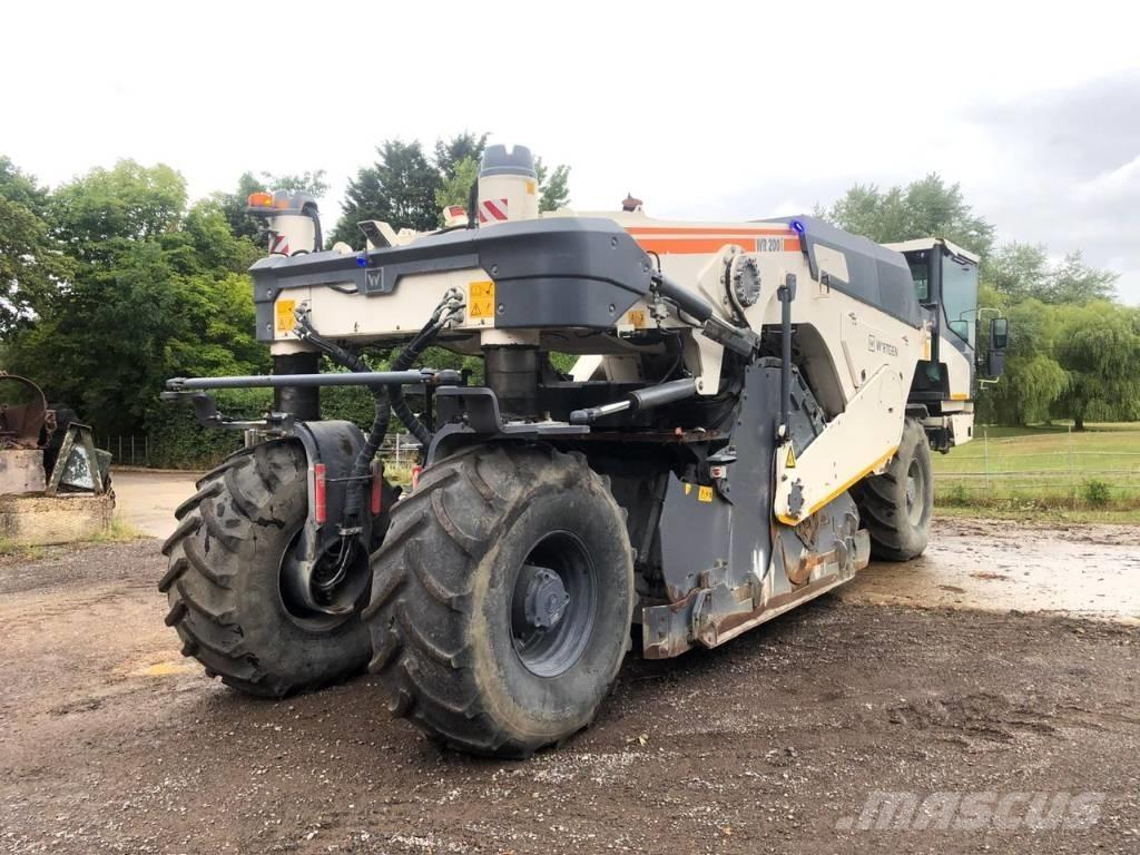 Wirtgen WR200i Pinnasetihendajad