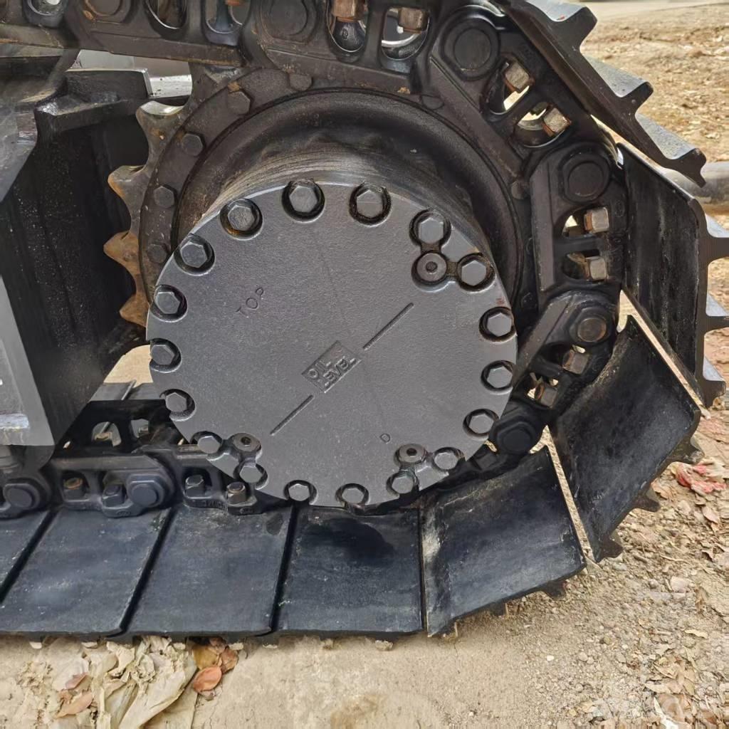 Komatsu PC 200-8 Roomikekskavaatorid