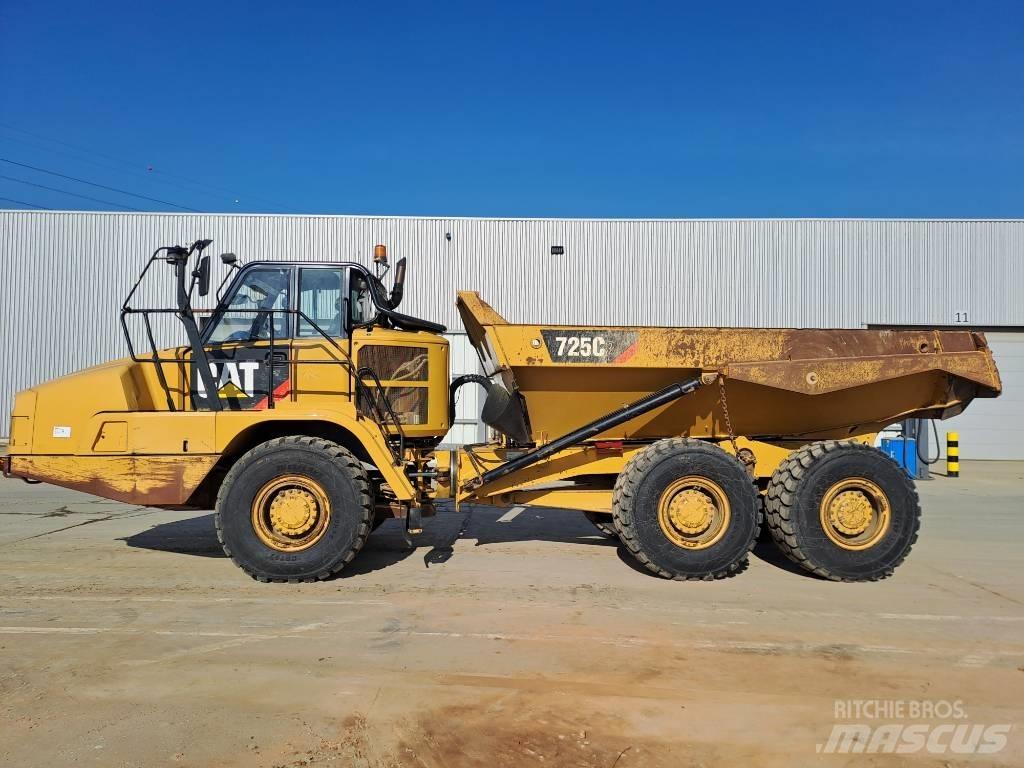 CAT 725C2 Liigendraamiga pinnaseveokid