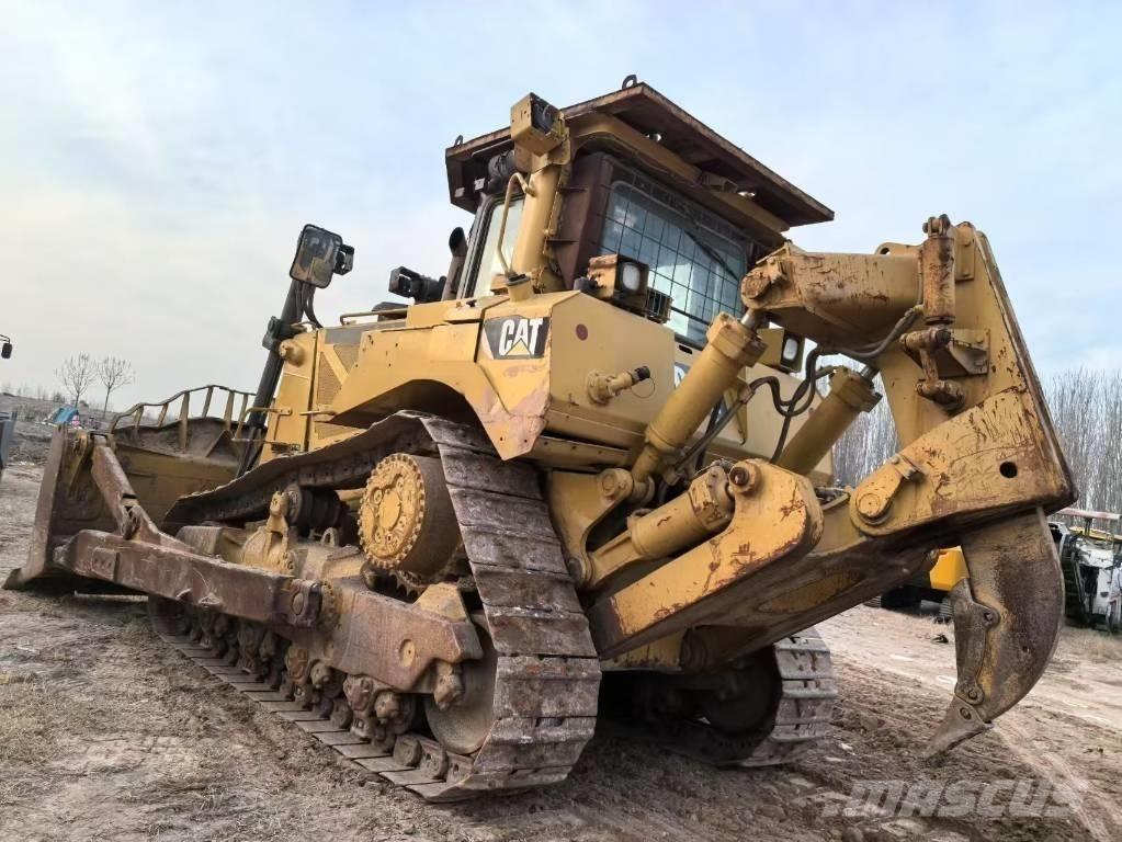 CAT D 8 T Buldooserid