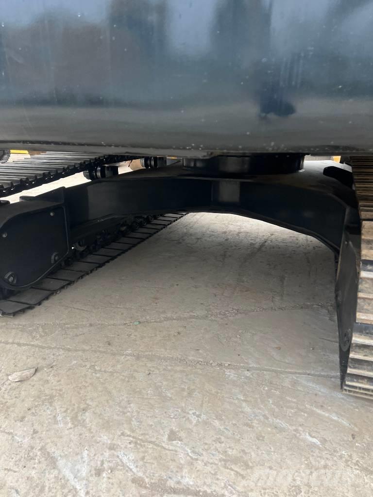 Hyundai HX 220 HD Roomikekskavaatorid