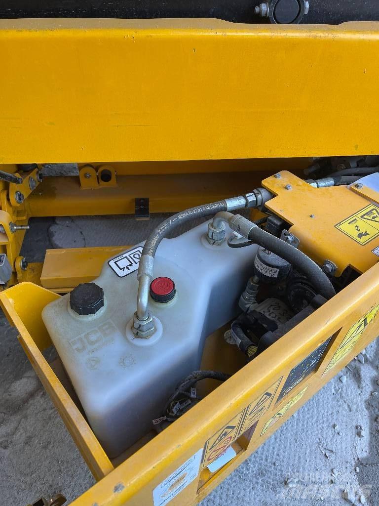 JCB S 2032 E Käärtõstukid