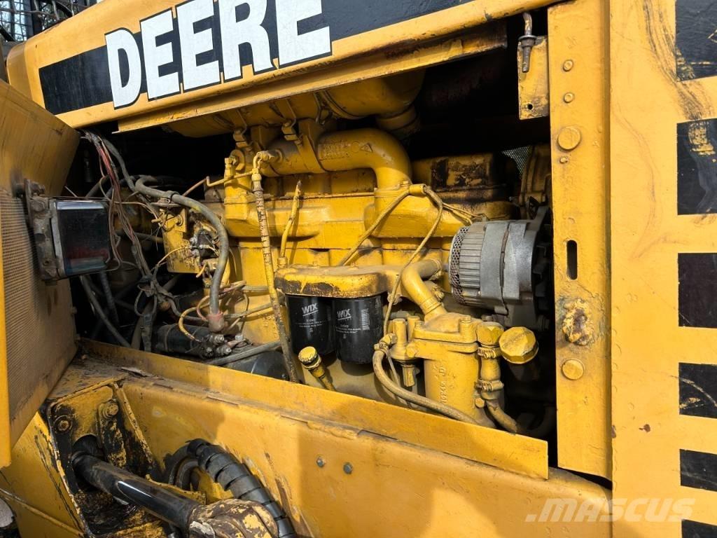 John Deere 640 D Väljaveotraktorid