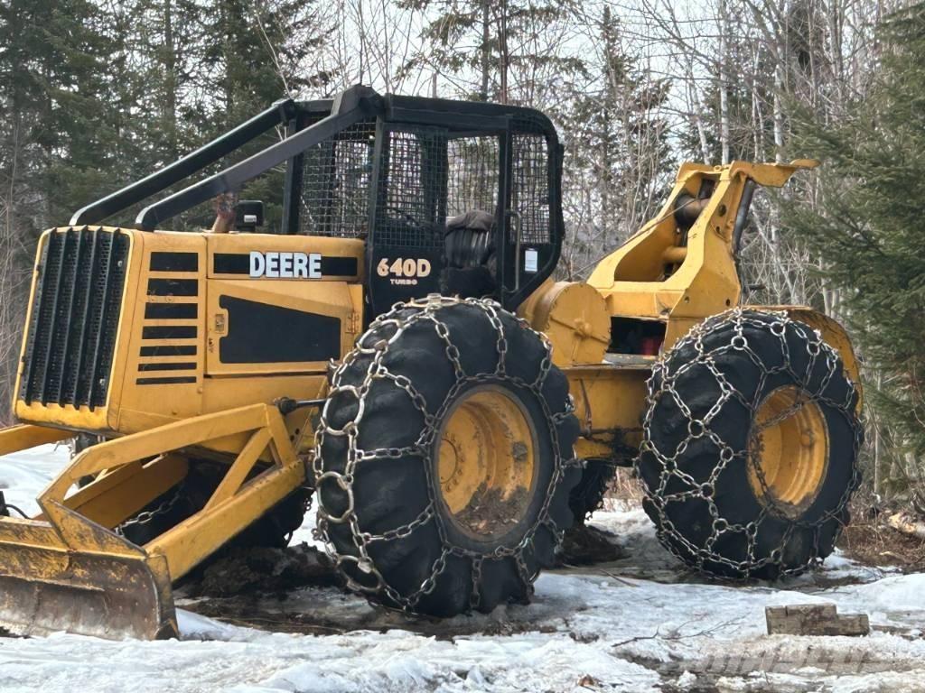 John Deere 640 D Väljaveotraktorid