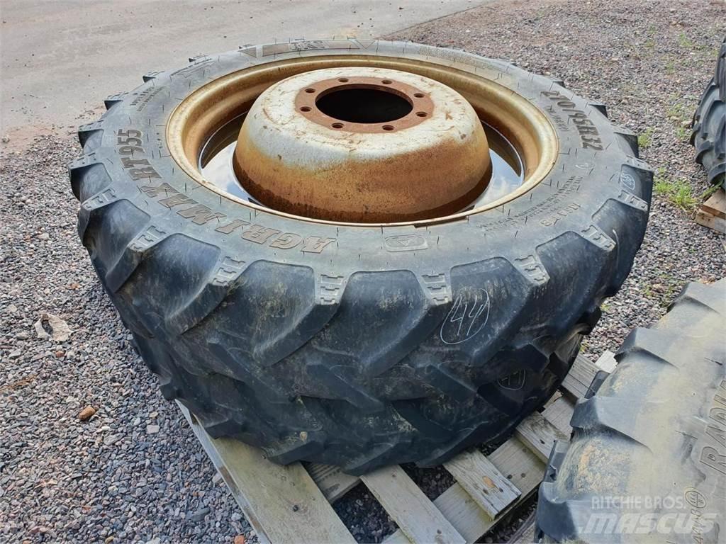 BKT 270/95R32 x2 Rehvid, rattad ja veljed