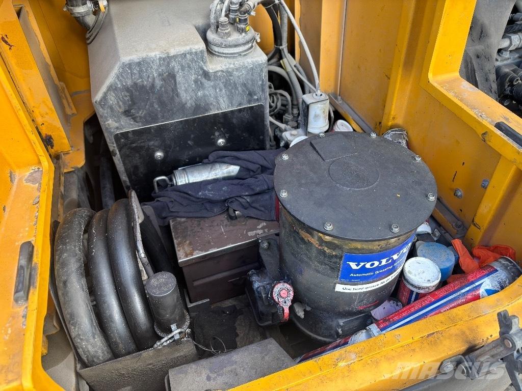 Volvo EC 380 EL Roomikekskavaatorid
